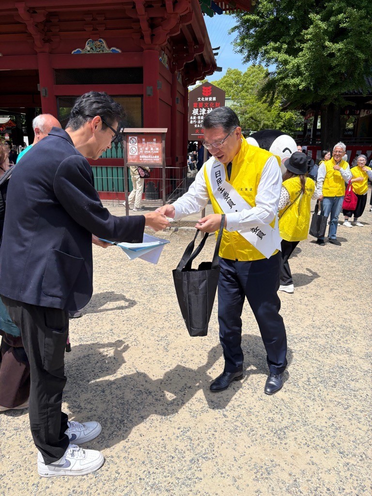 成澤区長が民生委員として活動している様子