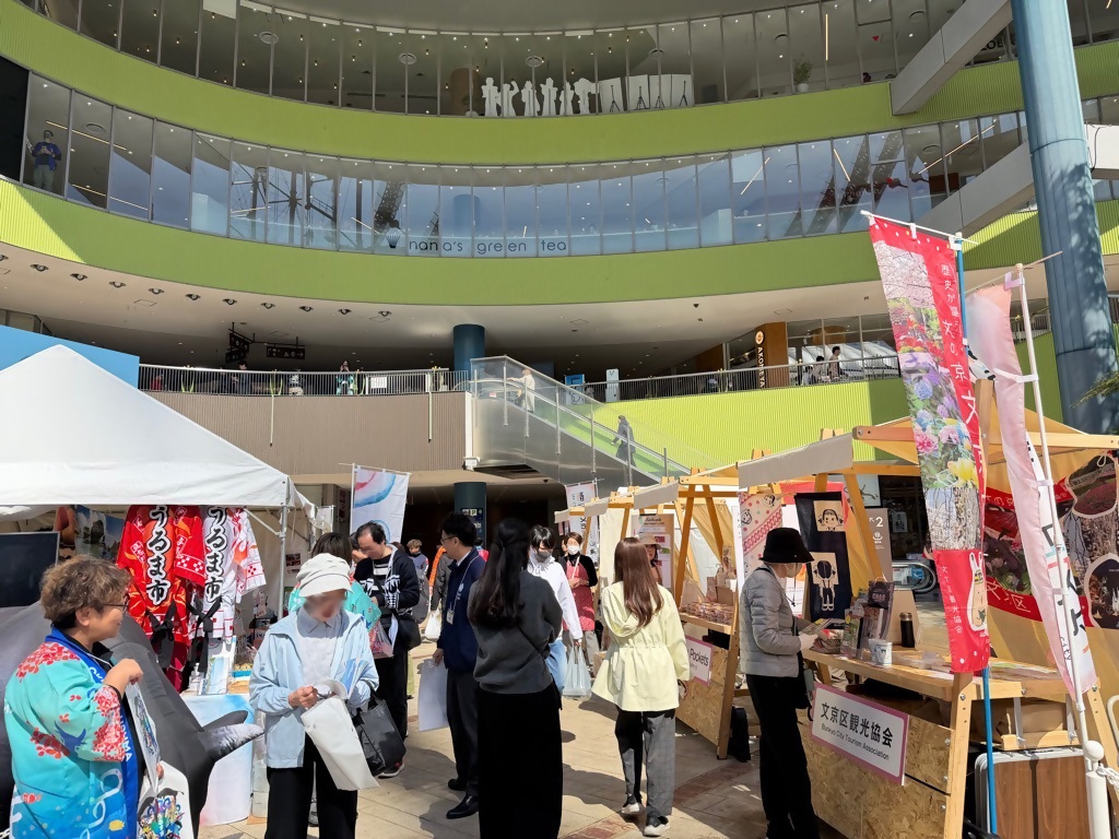 ラクーア物販コーナーの様子