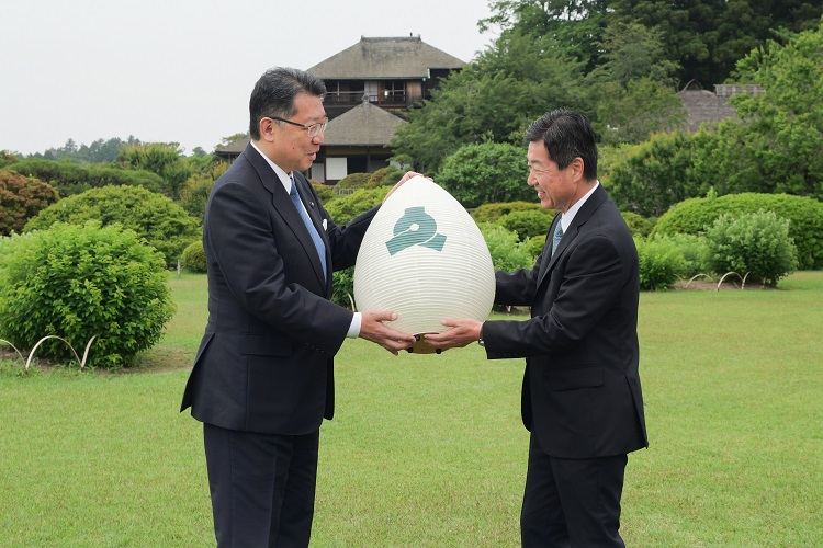 協定締結式の様子