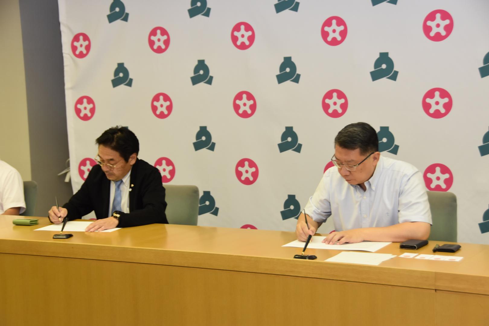 署名の様子