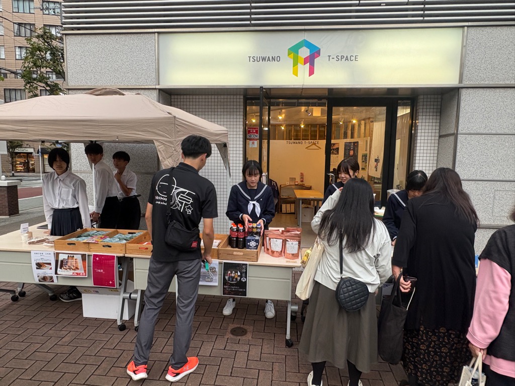 津和野町中学生による販売の様子1