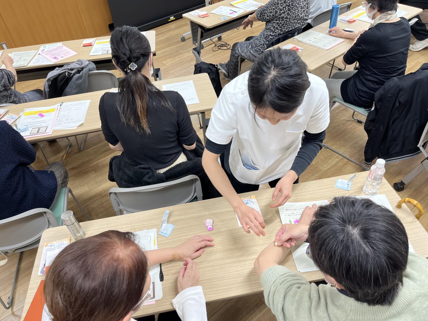 ツボを探す様子