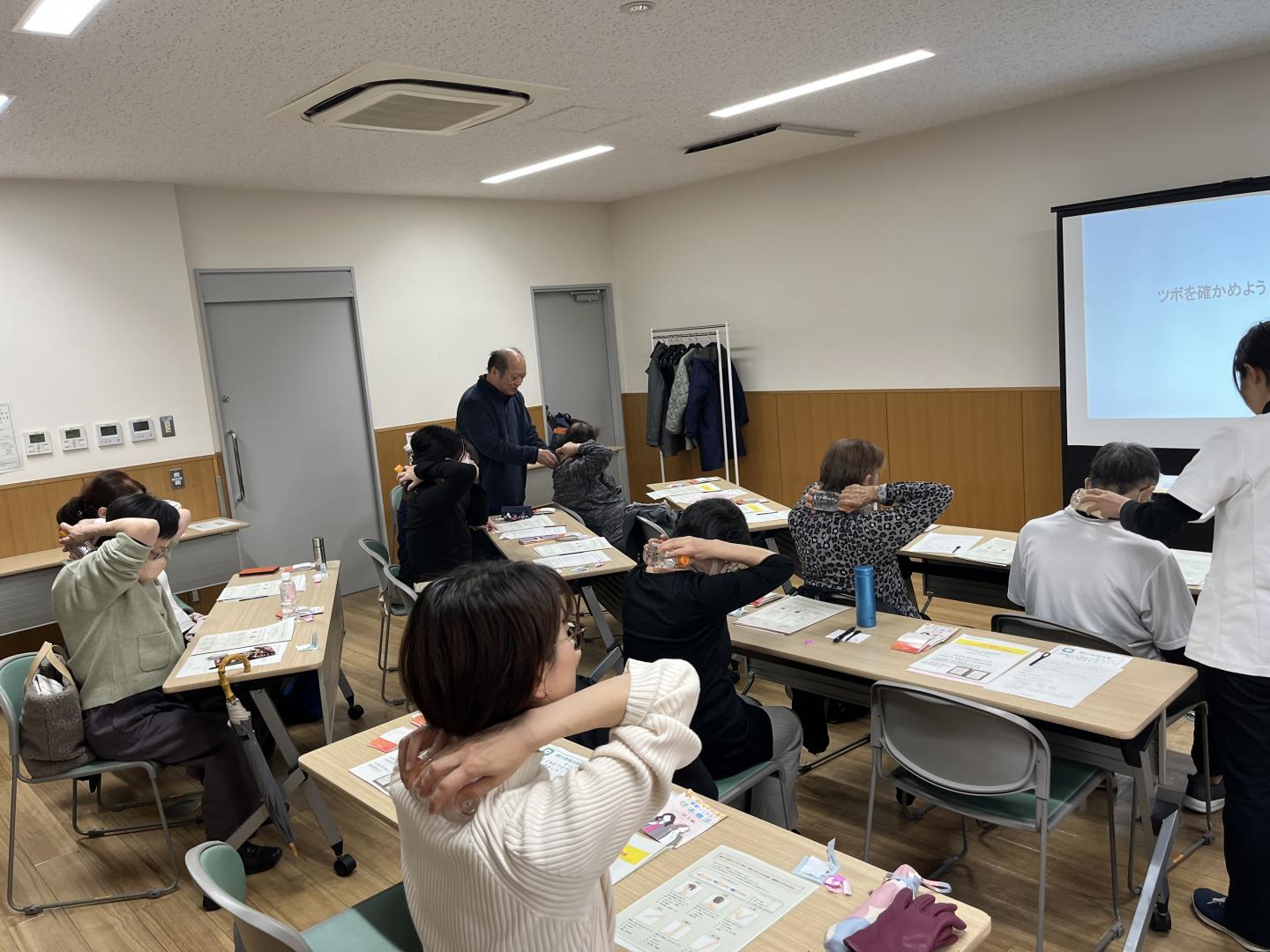 ペットボトルで温める様子