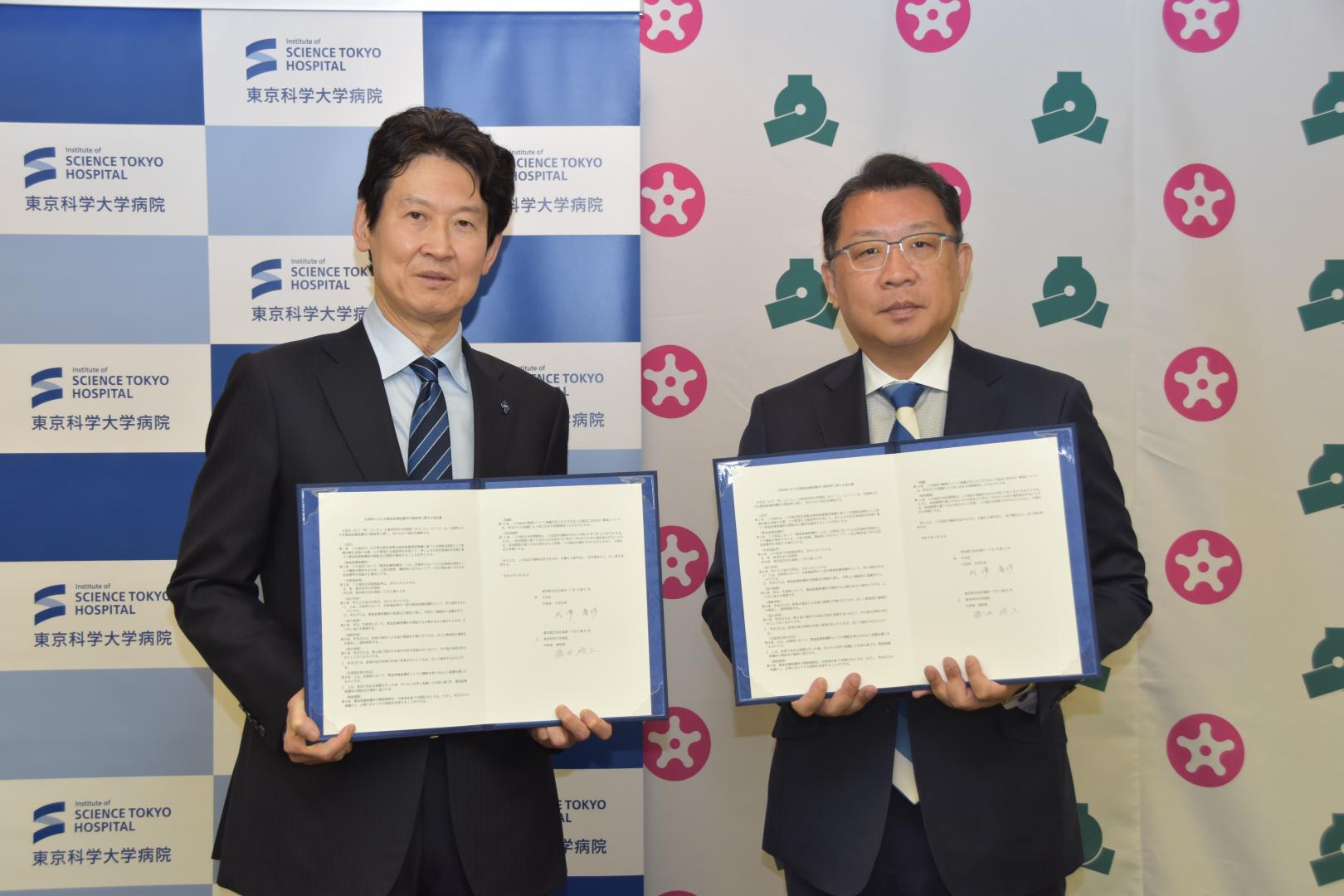 区長と大学病院病院長の記念撮影