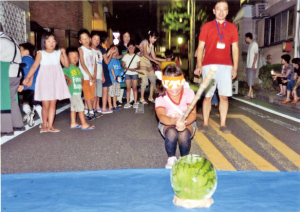画像：スイカ割り