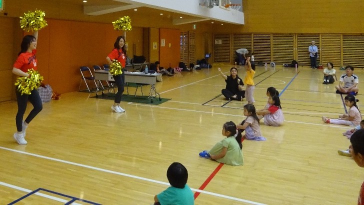 はじめてのチアダンス体験の様子