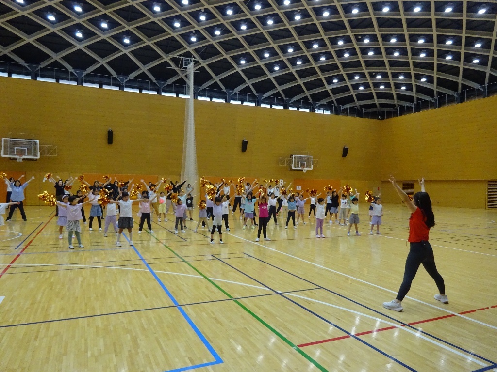 はじめてのチアダンス体験の様子