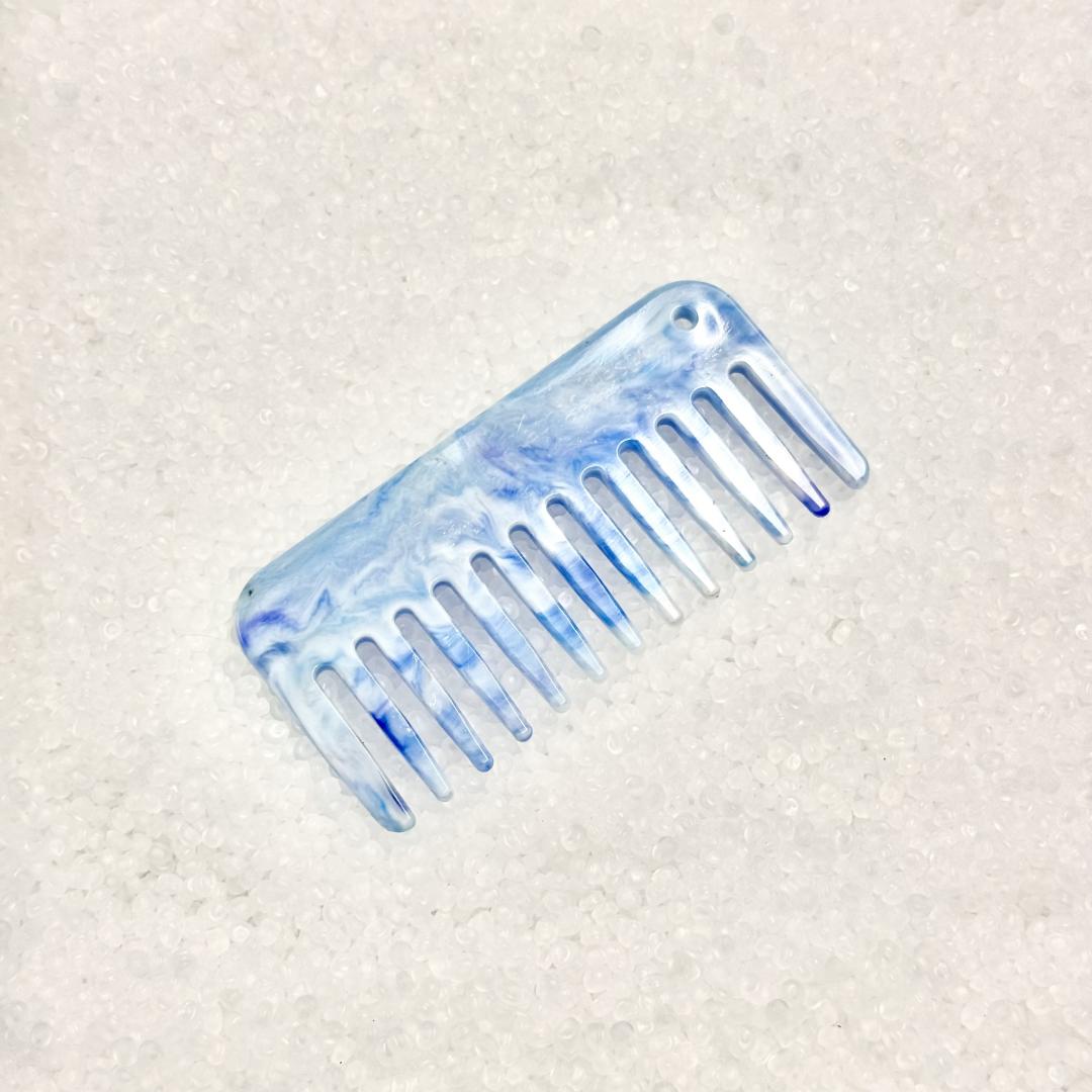 プラスチックごみで作られた櫛