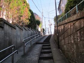 急傾斜の階段