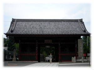 護国寺の入り口